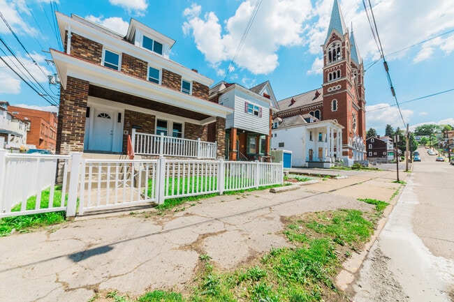 Building Photo - 201 Allen St