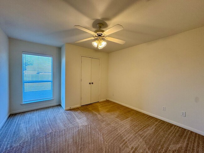 Building Photo - 3BR / 2BA Duplex in Hewitt, Texas | Midway ISD *Leasing Special Available*