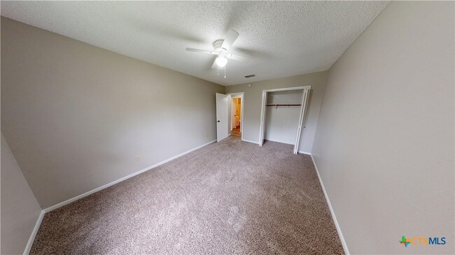 Building Photo - 4505 River Oaks Dr