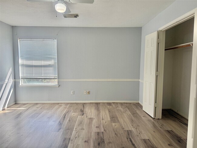 Building Photo - 8819 Diamond Lake Ln