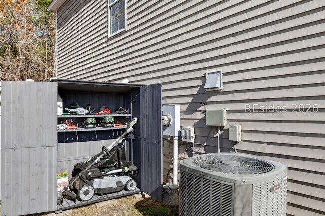 Building Photo - 225 University Pkwy