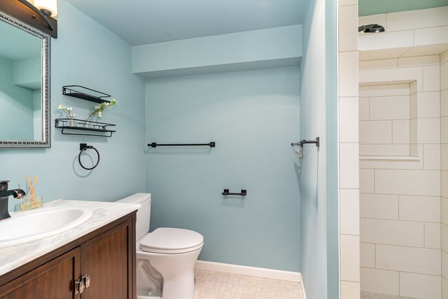 Building Photo - 5Bd/2.5Ba Seattle House