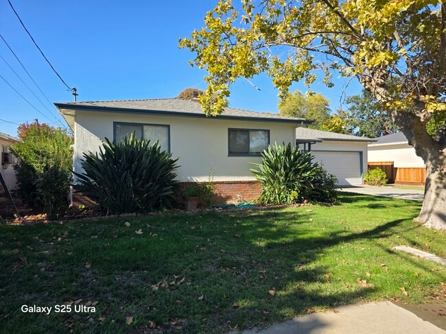 Building Photo - 3979 Mulberry Dr