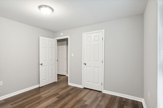 Building Photo - 3BR/2BA Downtown House Walking Distance to...