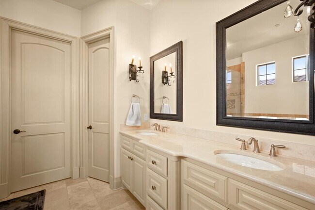 Building Photo - 13240 Villa Montana Way