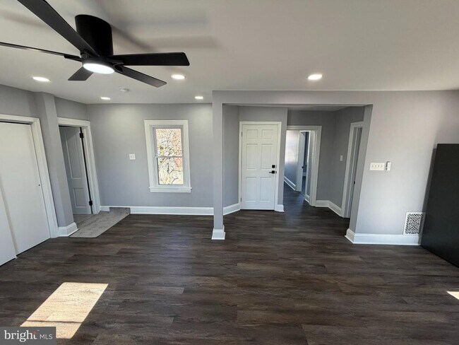 Building Photo - 124 W Butler Pike