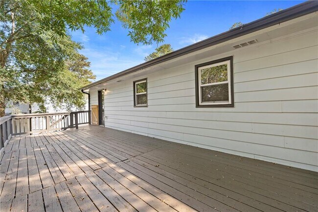 Building Photo - 33 Smyrna Powder Springs Rd SE