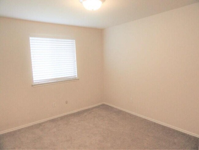 Building Photo - 7810 Squirrel Hollow Dr