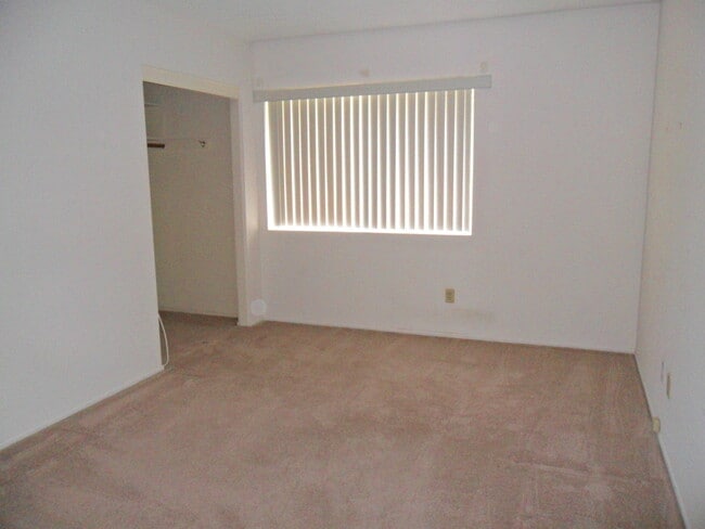 Building Photo - FANTASTIC SINGLE FAMILY RESIDENCE 4 Bedrooms, 2.5 Bathrooms HOME IN CANYON CREST!!! **((RESERVED))**