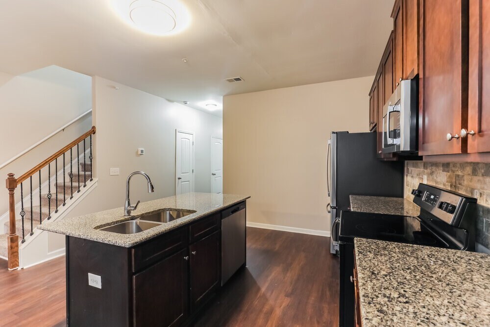 Building Photo - 1603 Iris Walk