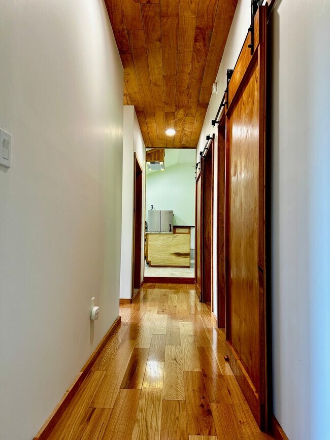 Building Photo - Brand New Luxury Furnished 3 bed 2 bath Ho...