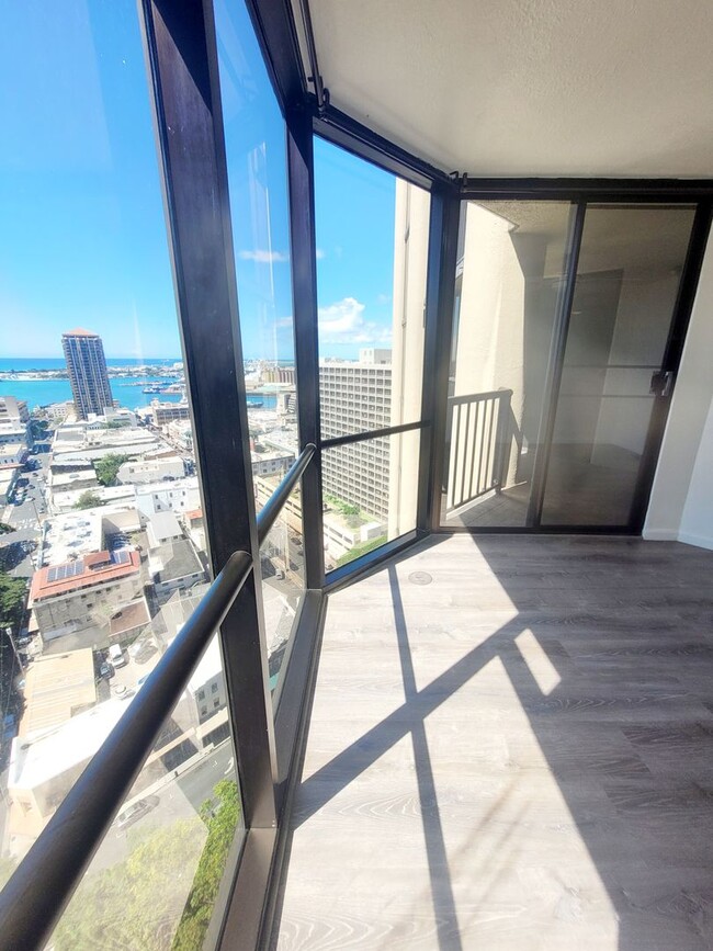 Building Photo - AVAILABLE NOW | 6 or 12 Month Lease Option...