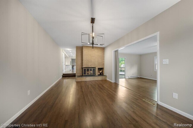 Building Photo - 126 Orchardale Dr
