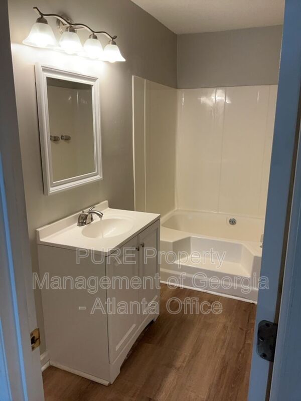 Building Photo - 1916 Cheatham Woods Dr SW