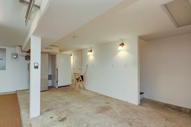 Building Photo - 2152 NW Flanders St
