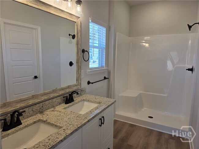 Building Photo - 330 Crosswinds Dr