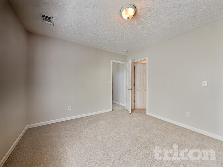 Building Photo - 460 Vinemont Ridge