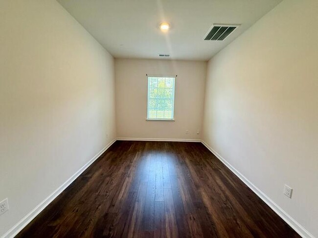 Building Photo - 13023 Newburgh Green Dr