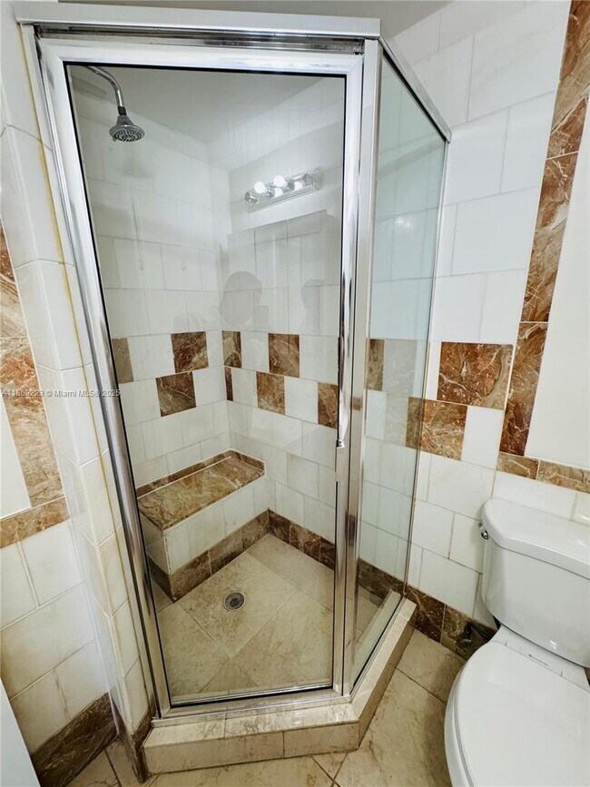 Building Photo - 3 bedroom in Hollywood FL 33021