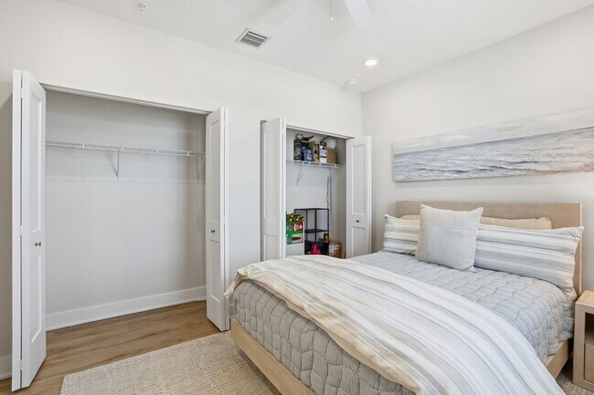 Building Photo - Fully Furnished 3 Bedroom, 3.5 Bath Townhome