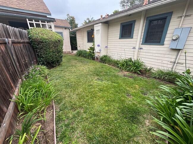 Building Photo - Charming One-Bedroom Retreat in Prime Santa Barbara Location