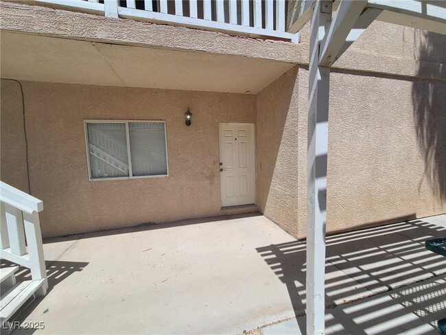 Building Photo - 1827 E Calvada Blvd