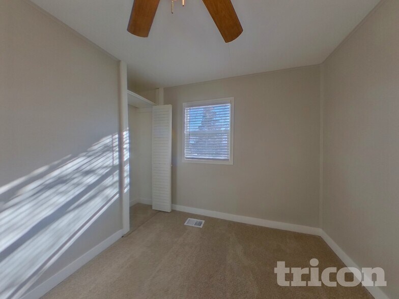 Building Photo - 1904 S Sheridan Ave