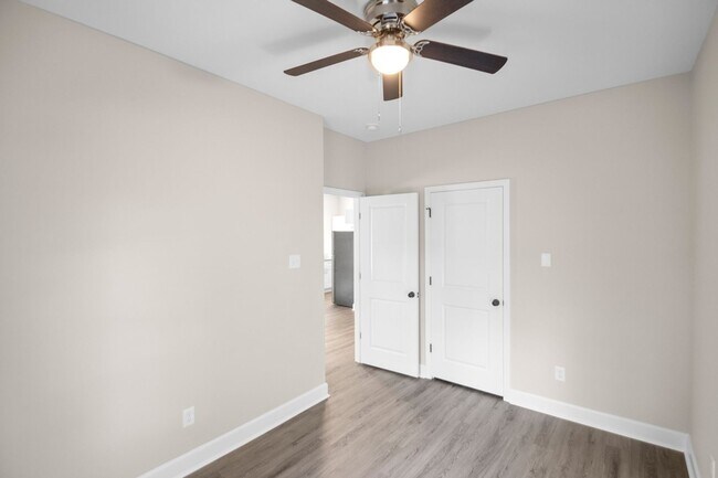 Building Photo - 1523 S Cedar St