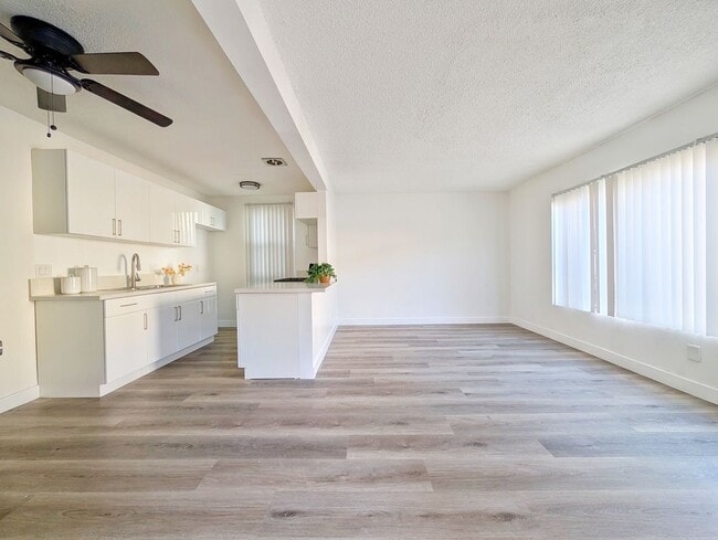 Building Photo - 1818 W Sumac Ln