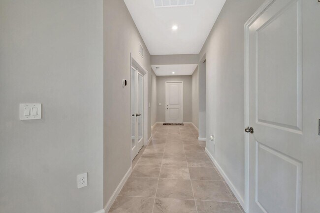 Building Photo - 12639 SW Forli Wy