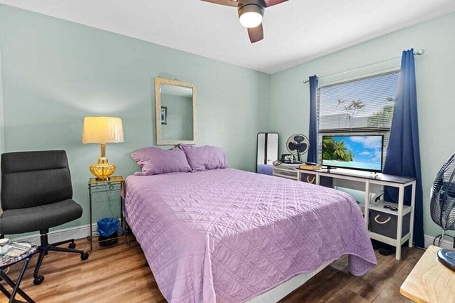 Building Photo - 2363 NW 13th Ct