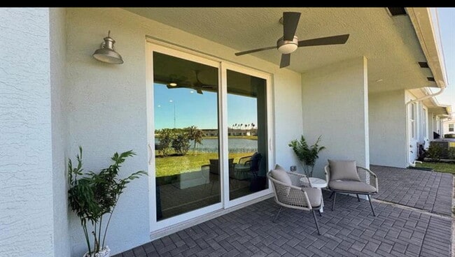 Building Photo - 5635 S Drive Cir