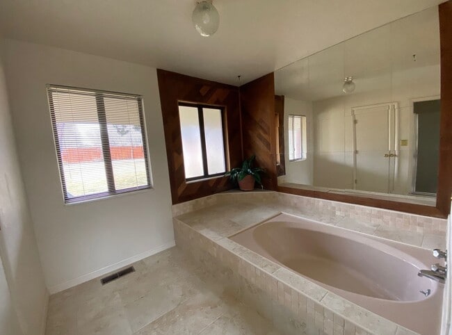 Building Photo - Beautiful Home in Old Southwest Reno w/Large Backyard