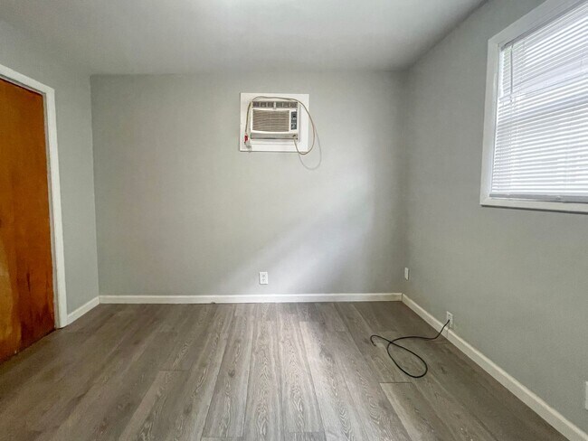 Building Photo - Near Local Shops and Restaurants