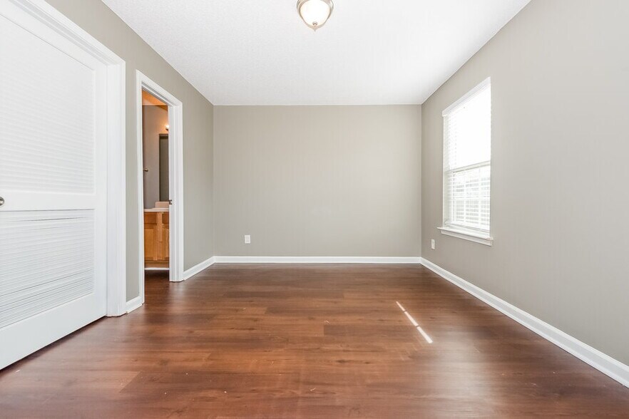 Building Photo - 2025 Registry Dr