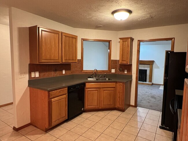 Building Photo - Orchard Crest Home with Willard Schools