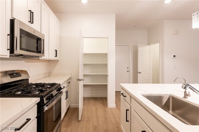 Building Photo - 494 Francesca Crst St