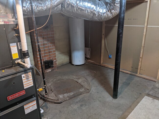 Building Photo - 2227 N Grand Ave