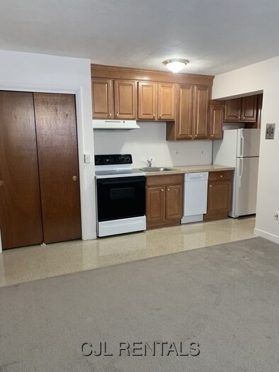 Building Photo - 71 Grove St