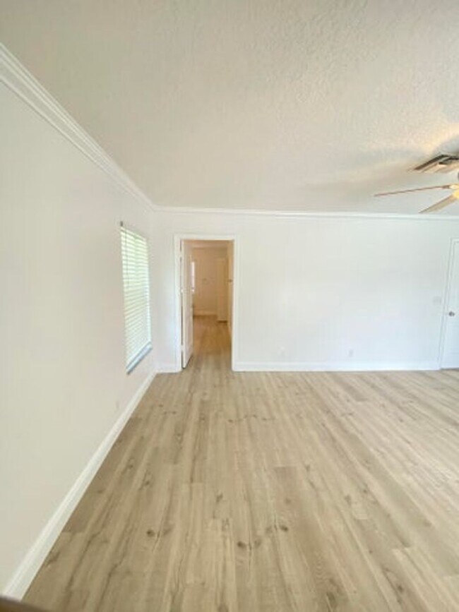 Building Photo - 4593 Bucida Rd