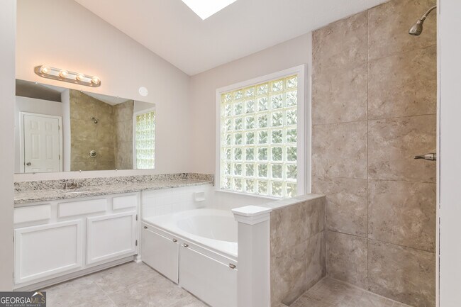 Building Photo - 2935 Emerson Lake Dr