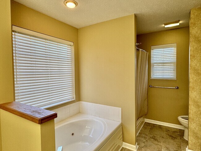 Building Photo - 174 Depew Dr