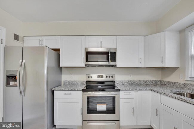 Building Photo - 8529 Lakinhurst Ln