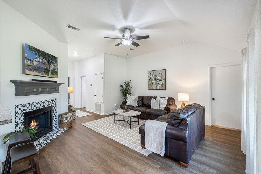 Building Photo - 3819 Westfield Dr