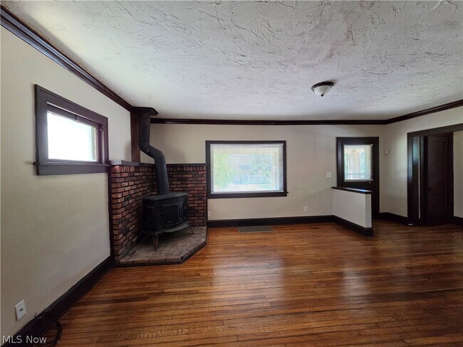 Building Photo - 5223 Paine Ave