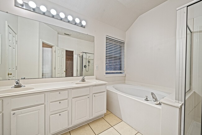 Building Photo - 13130 Eldridge Meadow Dr