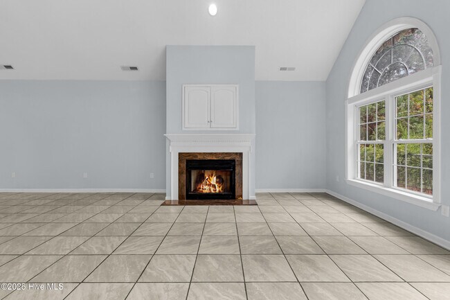 Building Photo - 907 Port Royal Ct