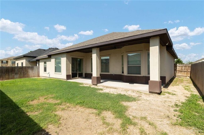 Building Photo - 1209 S San Antonio St
