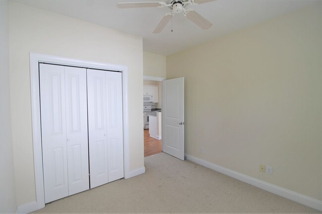 Building Photo - 2BR, 2BA Duplex with Close Water Access fo...