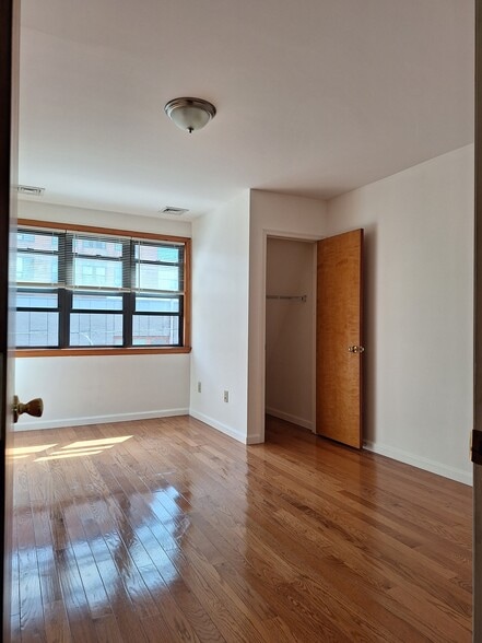 3rd floor bedroom 1 - 1229 Wood St